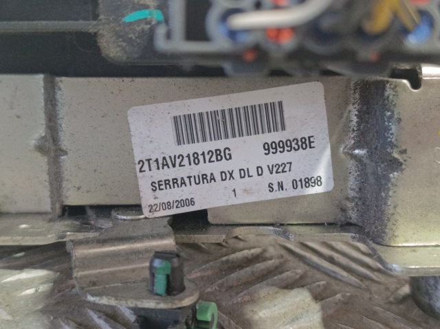 Zamek drzwi przednich prawych 2T1AV21812BG FORD