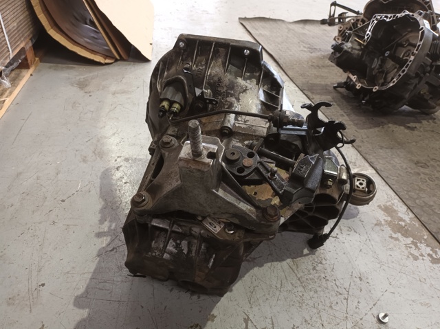 Mechaniczna skrzynia biegów w komplecie 2T1R7002BC FORD