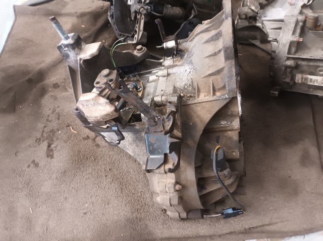 Mechaniczna skrzynia biegów w komplecie 2T1R7002BC FORD