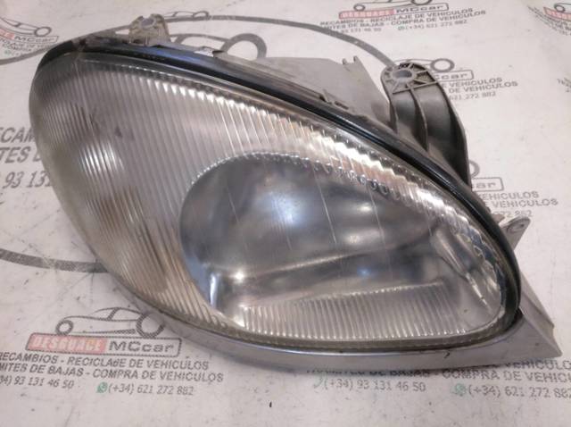 Reflektor prawy 301000784 GM