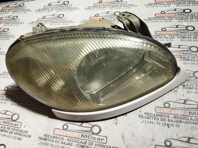 Reflektor prawy 301000784 GM