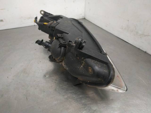 Reflektor prawy 301037022 PEUGEOT