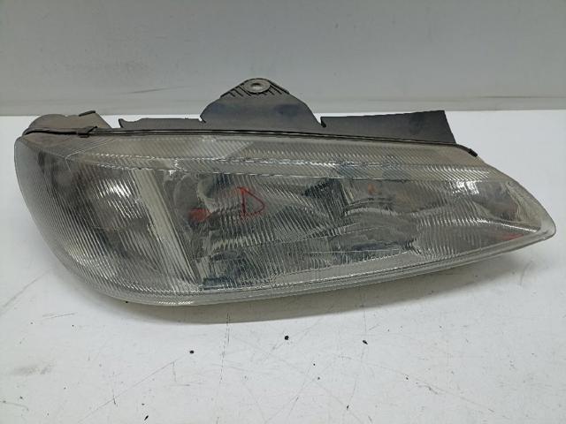 Reflektor prawy 301037022 PEUGEOT