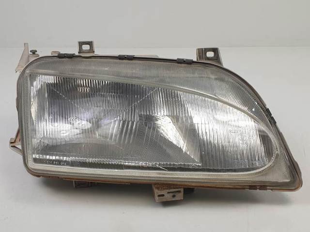 Reflektor prawy 301048312 VAG