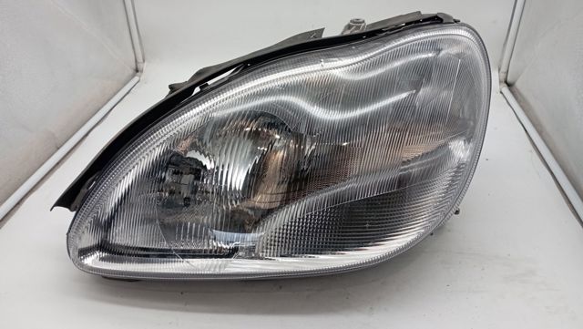 Reflektor lewy 301153271 MERCEDES