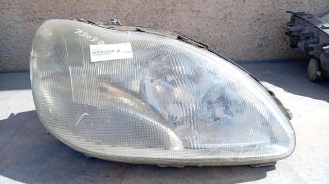 Reflektor prawy 301153272 MERCEDES