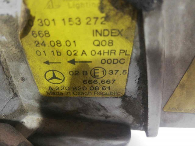 Reflektor prawy 301153272 MERCEDES