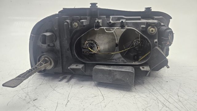 Reflektor lewy 301182211 VAG