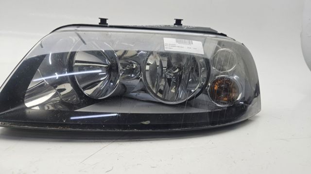 Reflektor lewy 301182211 VAG