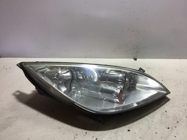 Reflektor prawy 301208202 MITSUBISHI