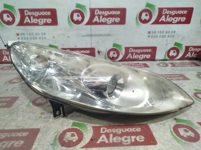 Reflektor prawy 301213272 PEUGEOT