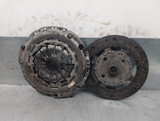 Zestaw sprzęgła (3 części) 302052098R RENAULT