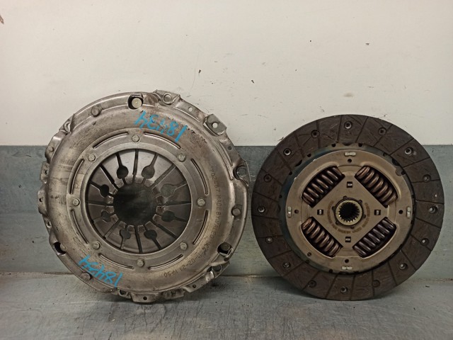 Zestaw sprzęgła (3 części) 302052229R RENAULT