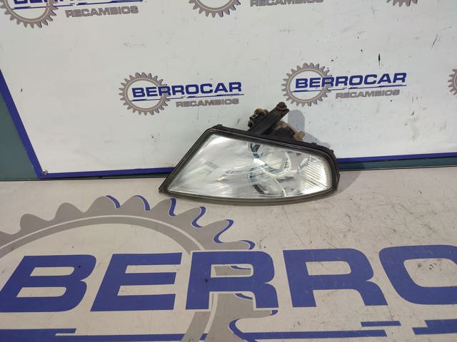 Lampa przeciwmgielna prawa 305068002 Ford