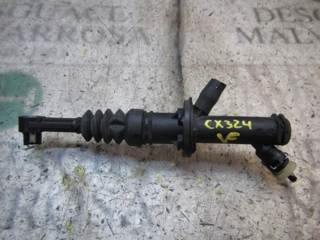 Cylinder sprzęgła główny 306101808R RENAULT