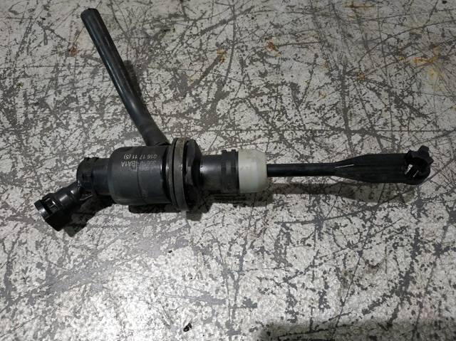 Cylinder sprzęgła główny 306104BA1A NISSAN