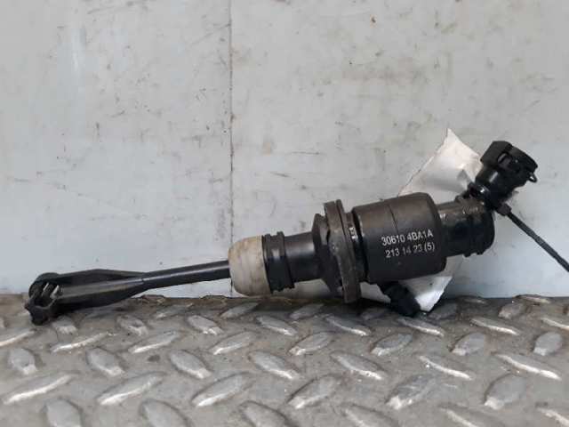 Cylinder sprzęgła główny 306104BA1A NISSAN
