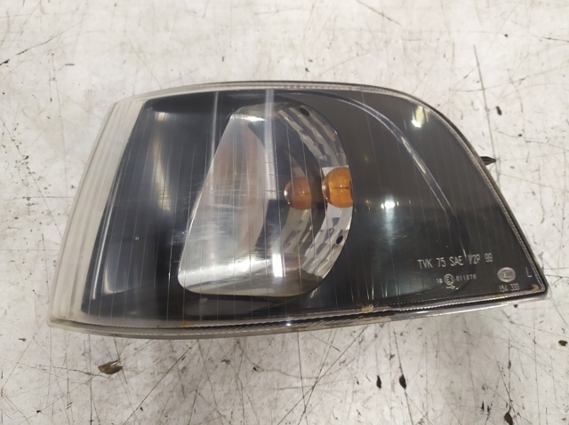 Kierunkowskaz lewy 30621831 VOLVO