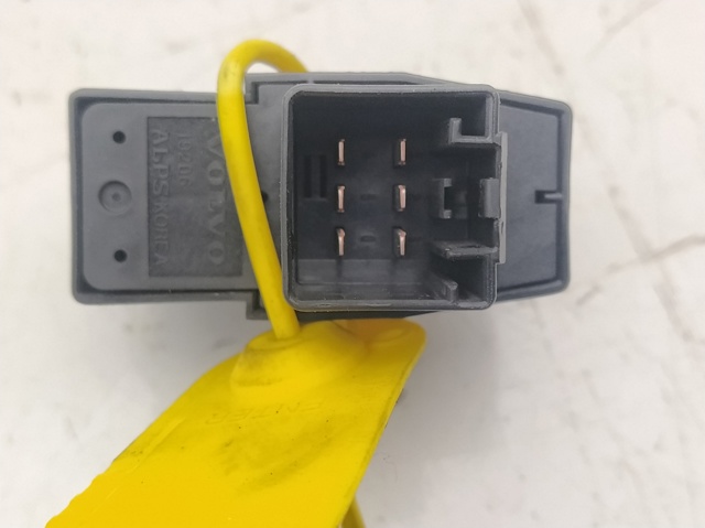 Zamek drzwi przednich lewych 30634614 VOLVO