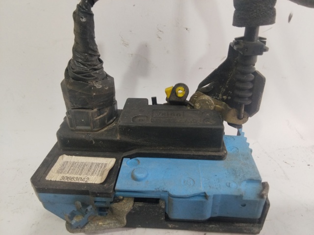Zamek drzwi przednich prawych 30663042 VOLVO