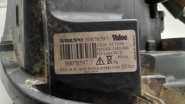 Reflektor prawy 30678597 VOLVO