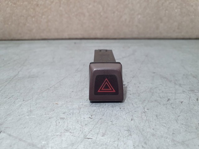 Przycisk włączania światła awaryjnego 30739296 VOLVO