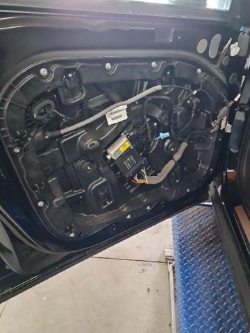 Mechanizm podnoszenia szyby drzwi przednich lewych 30747091 VOLVO