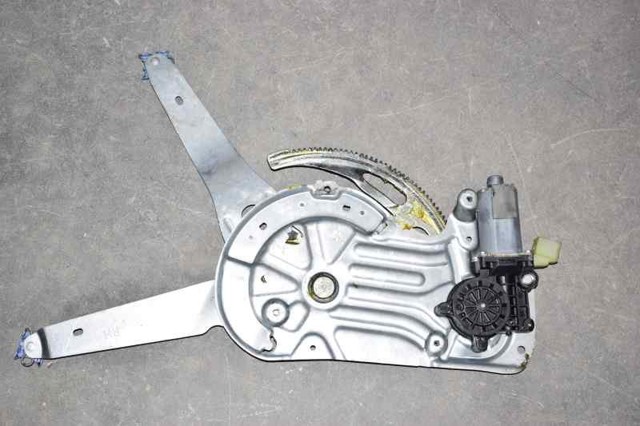 Mechanizm podnoszenia szyby drzwi przednich prawych 30784577 VOLVO