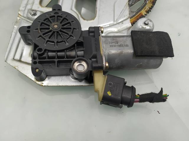 Mechanizm podnoszenia szyby drzwi przednich prawych 30784579 VOLVO