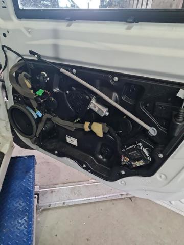Mechanizm podnoszenia szyby drzwi przednich prawych 30784829 VOLVO
