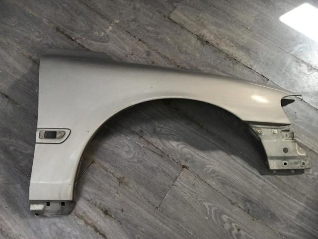 Błotnik przedni prawy 30796493 VOLVO