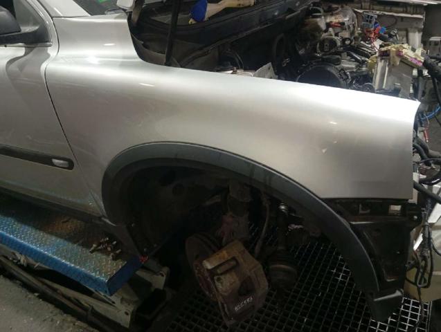 Błotnik przedni prawy 30796495 VOLVO