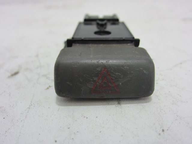 Przycisk włączania światła awaryjnego Volvo V40 VW