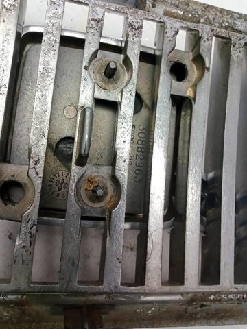 Atrapa chłodnicy Volvo V40 VW