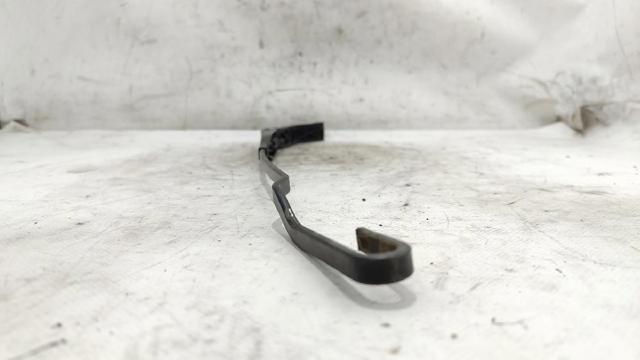 Ramię wycieraczki szyby przedniej Volvo V40 VW