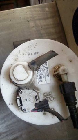 Moduł pompy paliwowej z czujnikiem poziomu paliwa 3111007000 HYUNDAI