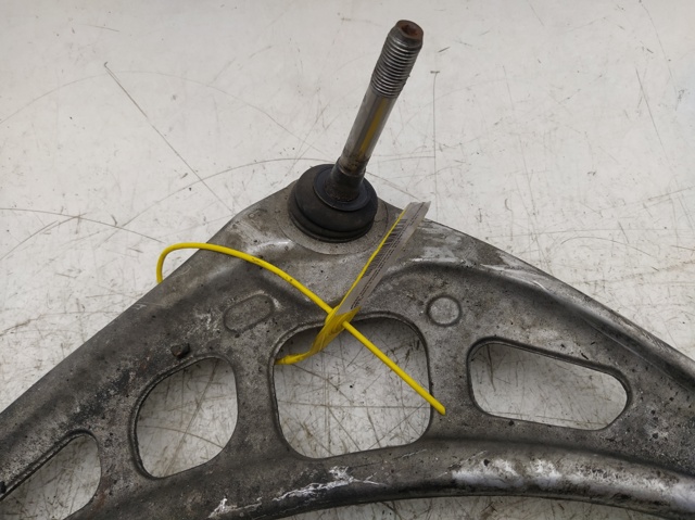 Wahacz zawieszenia przedniego dolny prawy 31122341828 BMW