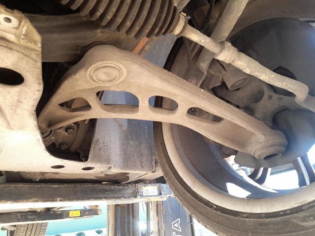 Wahacz zawieszenia przedniego dolny lewy 31122343353 BMW