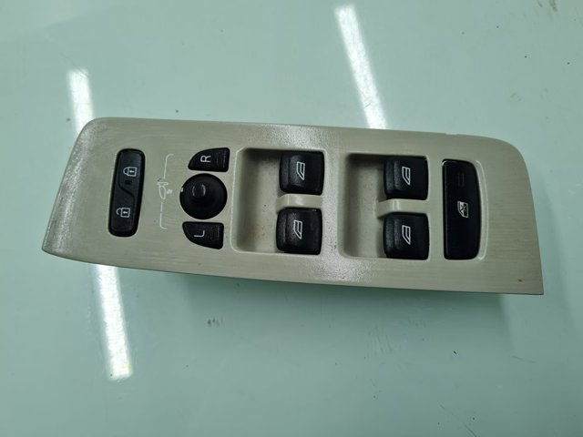 Panel przyciskowy sterowania podnośnikiem szyby przedni lewy 31376495 VOLVO