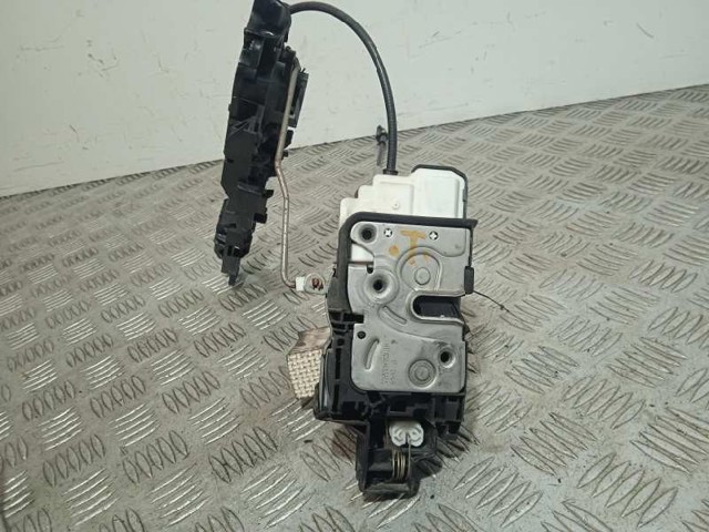 Zamek drzwi przednich lewych 31440389 VOLVO