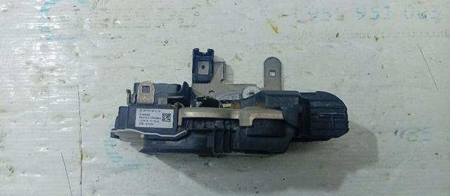 Zamek drzwi przednich prawych 31440390 VOLVO