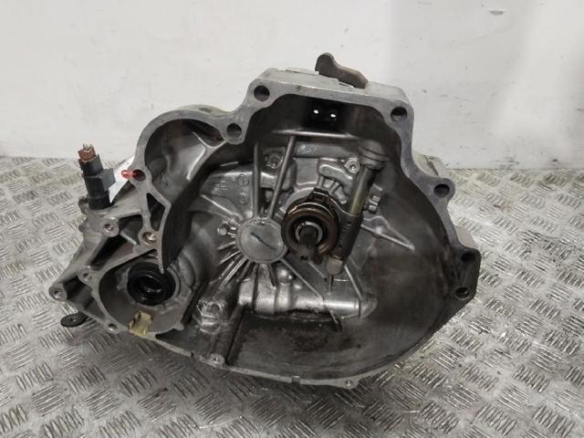 Mechaniczna skrzynia biegów w komplecie 320102J624 NISSAN