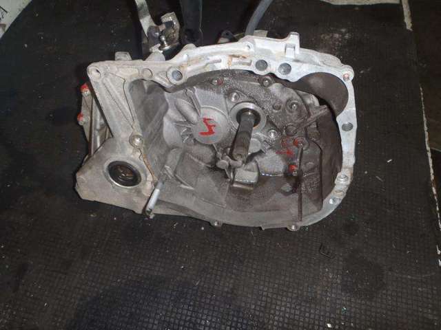 Mechaniczna skrzynia biegów w komplecie 320106812R RENAULT