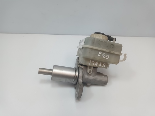 Główny cylinder hamulców 32067179D BMW