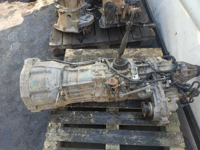 Mechaniczna skrzynia biegów w komplecie 32131CD340 NISSAN