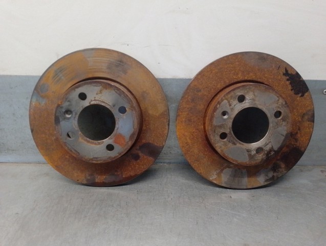 Tarcza hamulcowa przednia 321615301 VAG