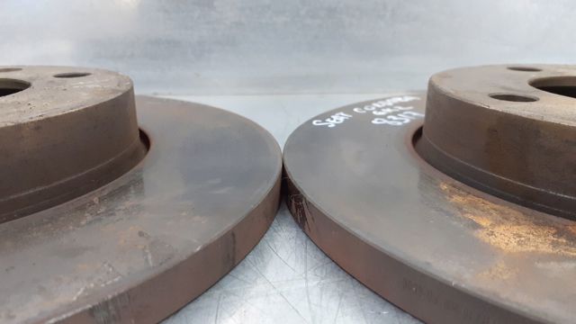 Tarcza hamulcowa przednia 321615301C VAG