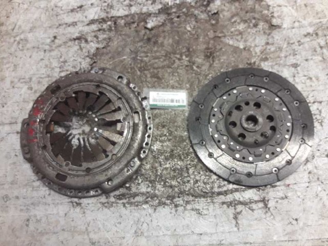 Tarcza sprzęgła 323037411 VAG