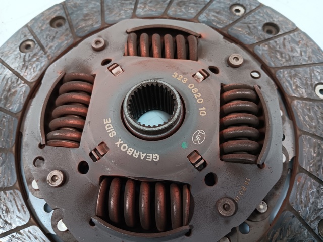 Tarcza sprzęgła 323082010 VAG