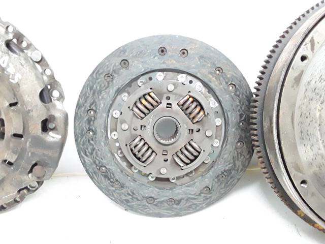 Zestaw sprzęgła (3 części) 324025510 MERCEDES